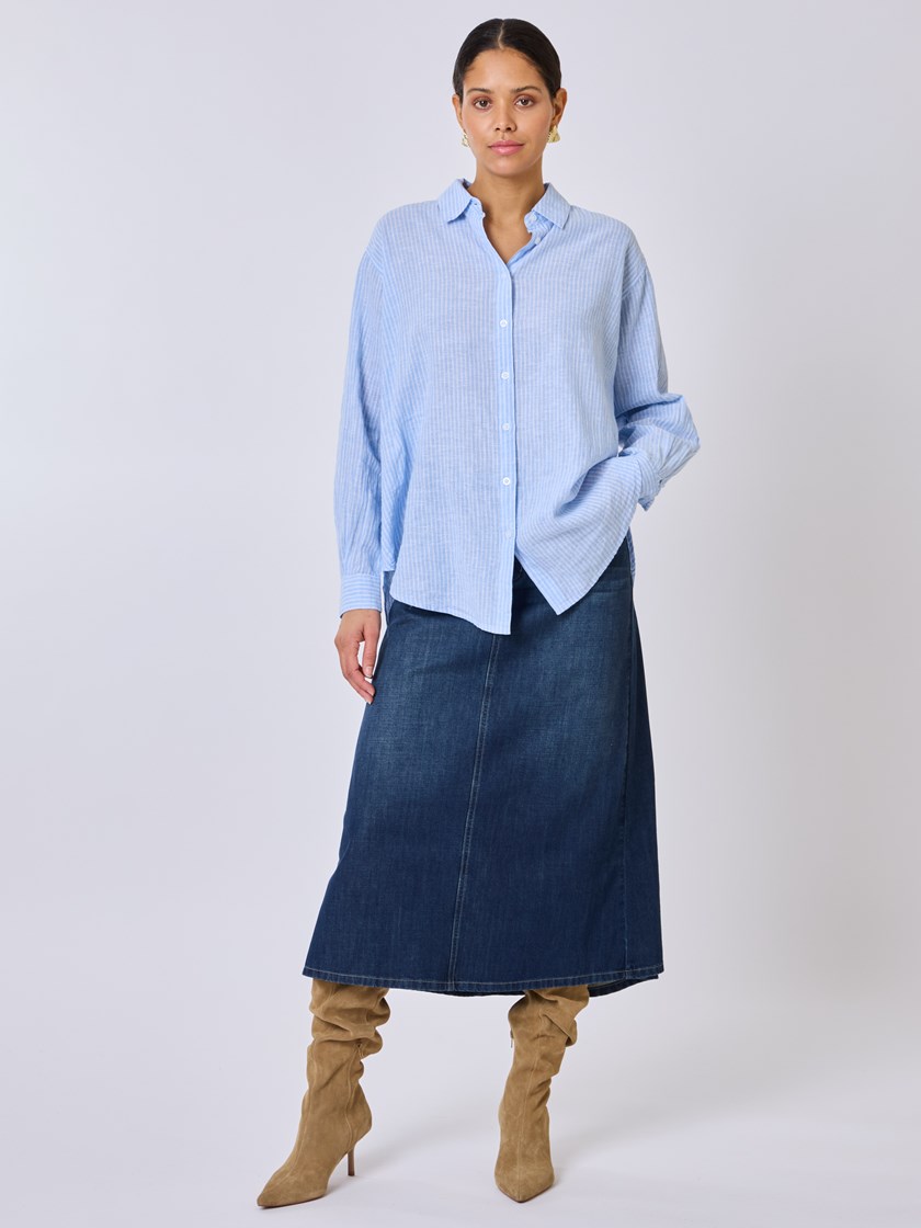 7510609 S48 7510609_S48-BLU-S25-Modell-Front_chn=vic_3486_Thelma skjorte S48.jpg_Front