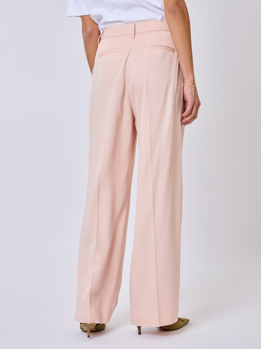 7510619 S54 7510619_S54-BLU-S25-Modell-Back_chn=vic_1517_Sara bukse S54_Sara bukse S54 7510619.jpg_Back