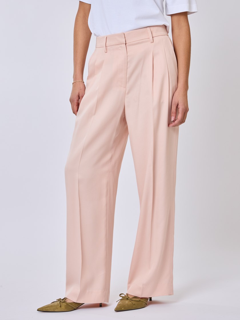 7510619 S54 7510619_S54-BLU-S25-Modell-Front_chn=vic_5071_Sara bukse S54_Sara bukse S54 7510619.jpg_Front