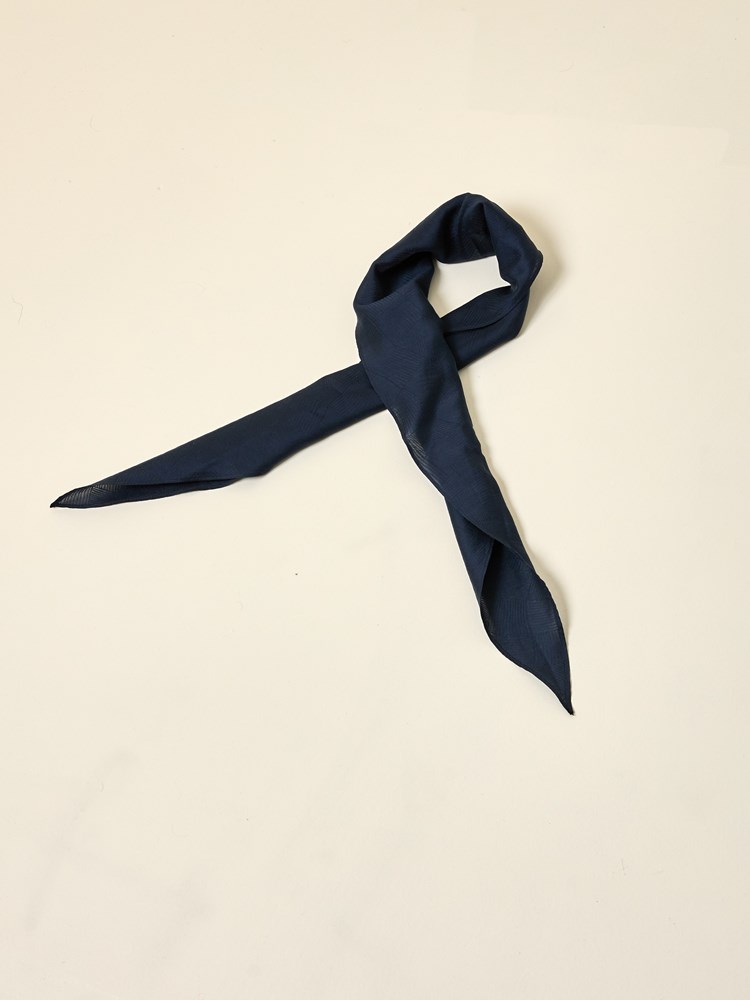 Manel skjerf 7510624_EM6-JEANPAUL-S25-Front_4112_Manel skjerf EM6 7512435.jpg_