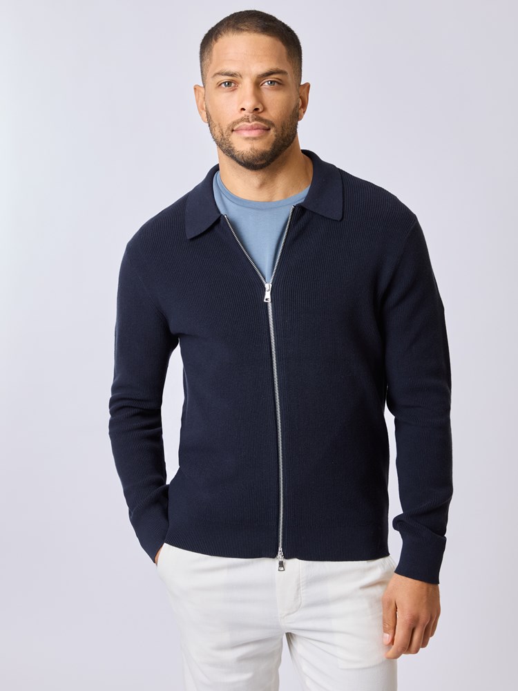 Brage cardigan 7510668_C27-MRCAPUCHIN-S25-Modell-Front_chn=vic_2286_Brage cardigan C27 7510668.jpg_Front||Front