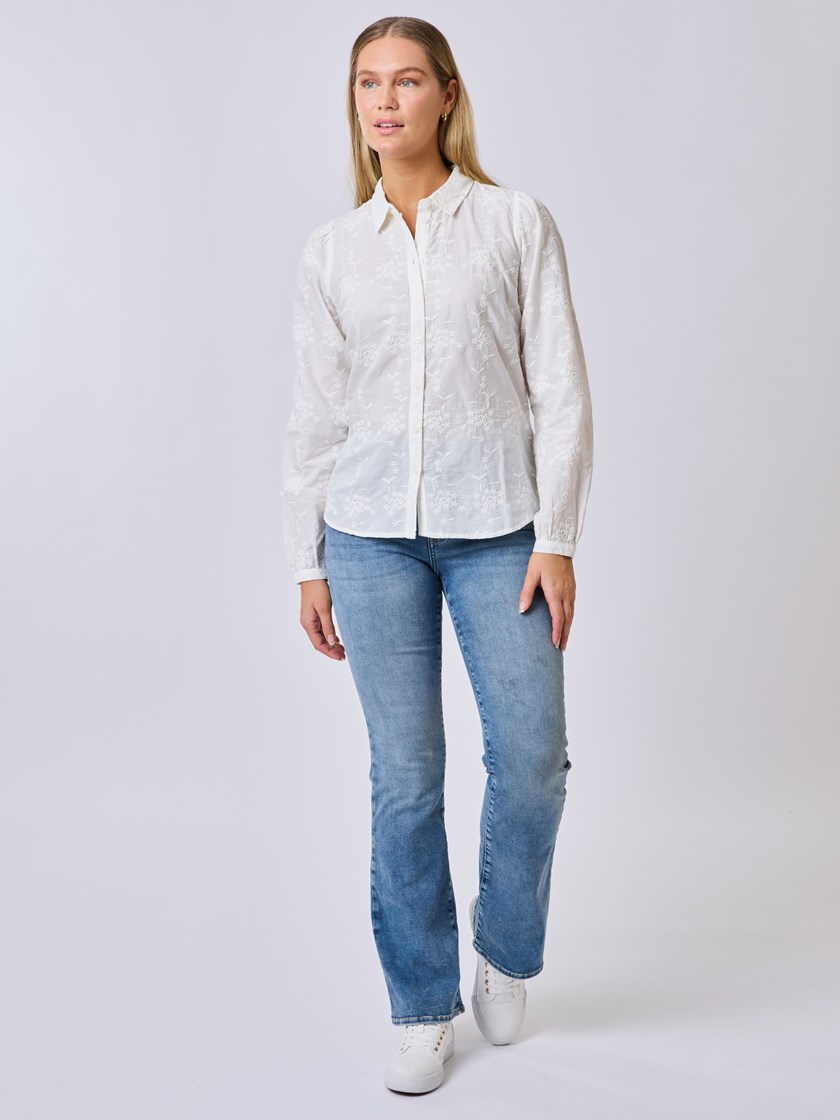 7510670 O79 7510670_O79-MELL-S25-Modell-Front_chn=vic_4097_Becky brodert bluse O79.jpg_Front
