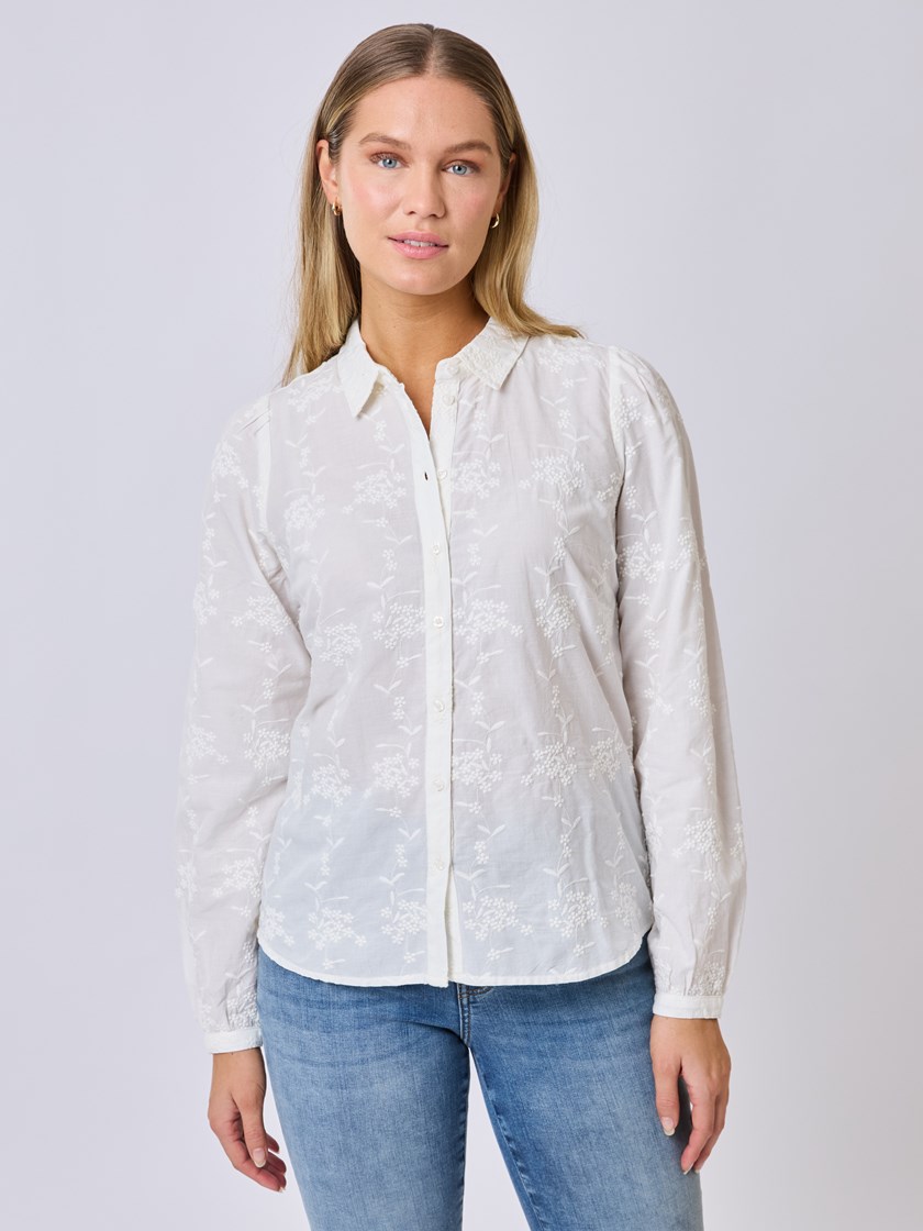 7510670 O79 7510670_O79-MELL-S25-Modell-Front_chn=vic_5054_Becky brodert bluse O79.jpg_Front