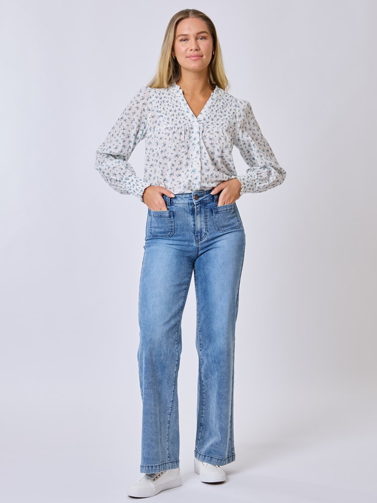 Emily bluse 7510672_E8O-MELL-S25-Modell-Front_chn=vic_8447_Emily bluse E8O_Emily bluse E8O 7510672.jpg_Front||Front