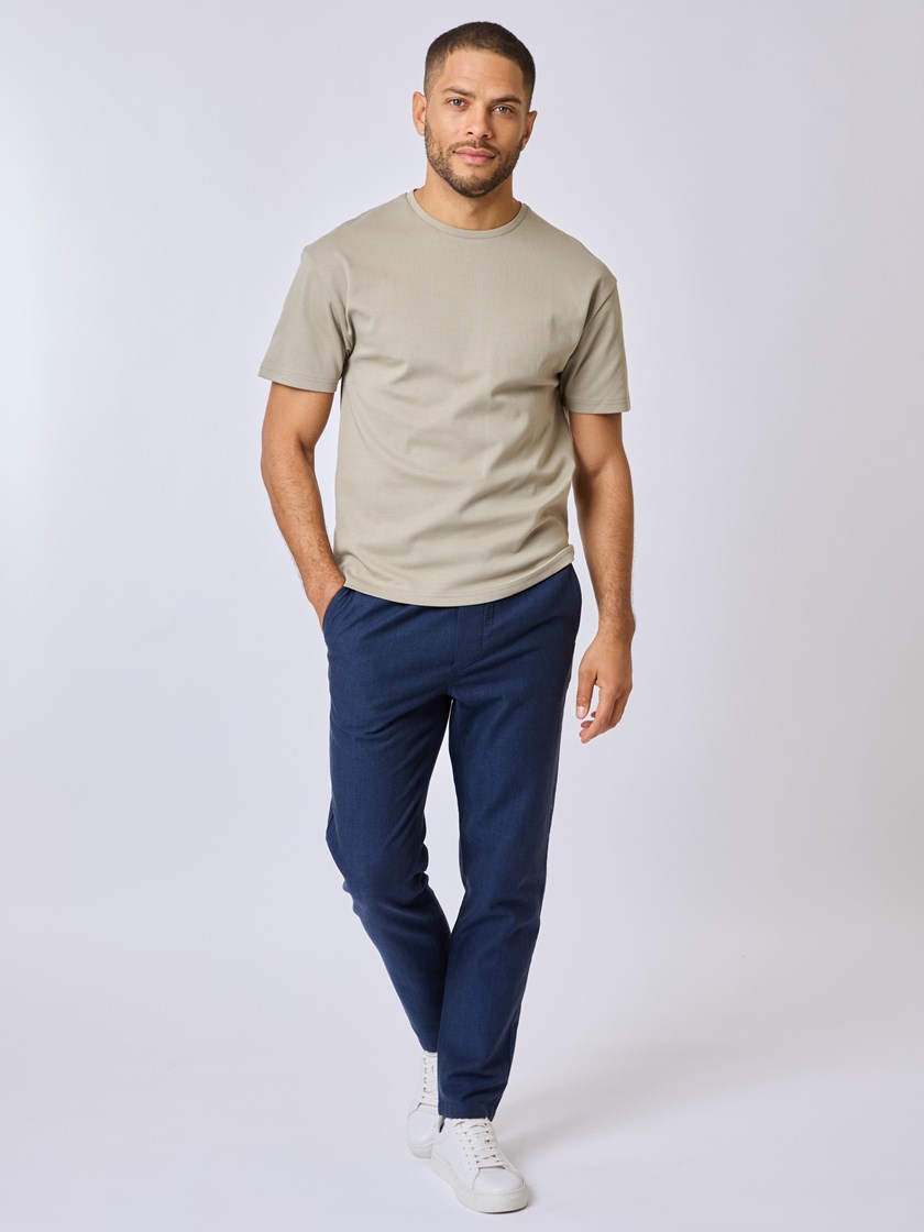 7510685 ADO 7510685_ADO-MRCAPUCHIN-S25-Modell-Back_chn=vic_8502_Tomas t-skjorte ADO.jpg_Back||Back