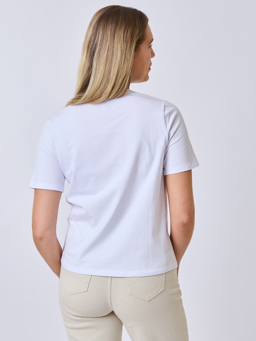 7510720 MLG 7510720_MLG-MELL-S25-Modell-Back_chn=vic_289_Meadow brodert t-skjorte MLG.jpg_Back