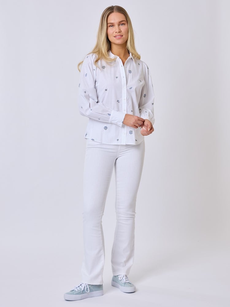 Erin brodert skjorte 7510723_O68-MELL-S25-Modell-Front_chn=vic_5743_Erin brodert skjorte O68_Erin brodert skjorte O68 7510723.jpg_Front