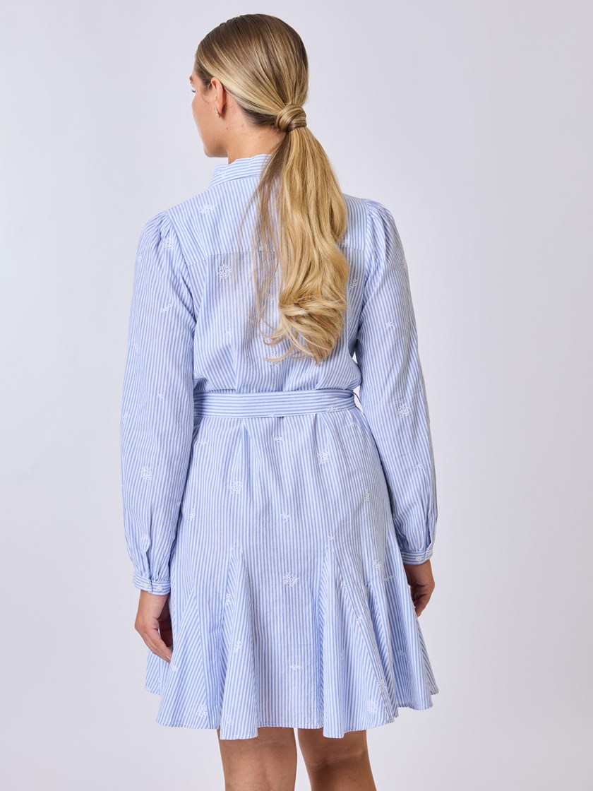 7510725 E8B 7510725_E8B-MELL-S25-Modell-Back_chn=vic_4701_Erin brodert skjortekjole E8B.jpg_Back