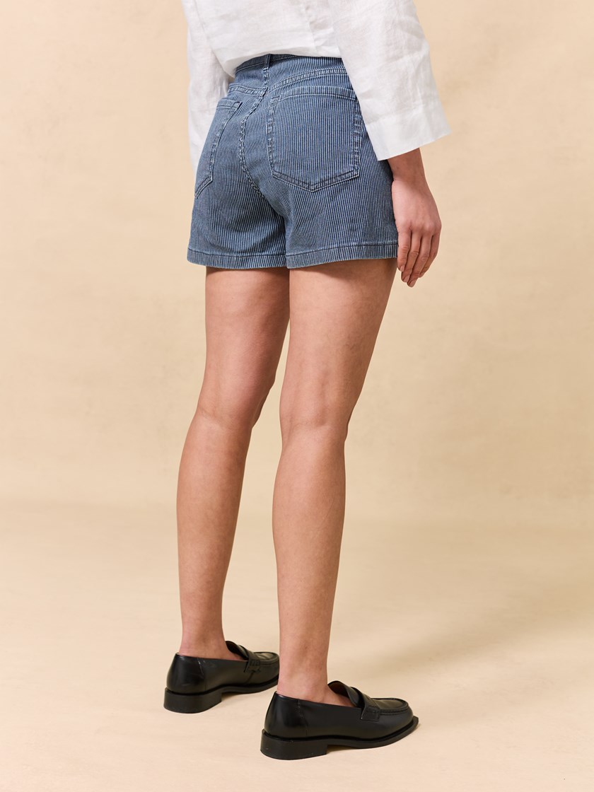7510847 DAA 7510847_DAA-JEANPAUL-H23-Front (2)_Ginette stripet shorts DAA.jpg_
