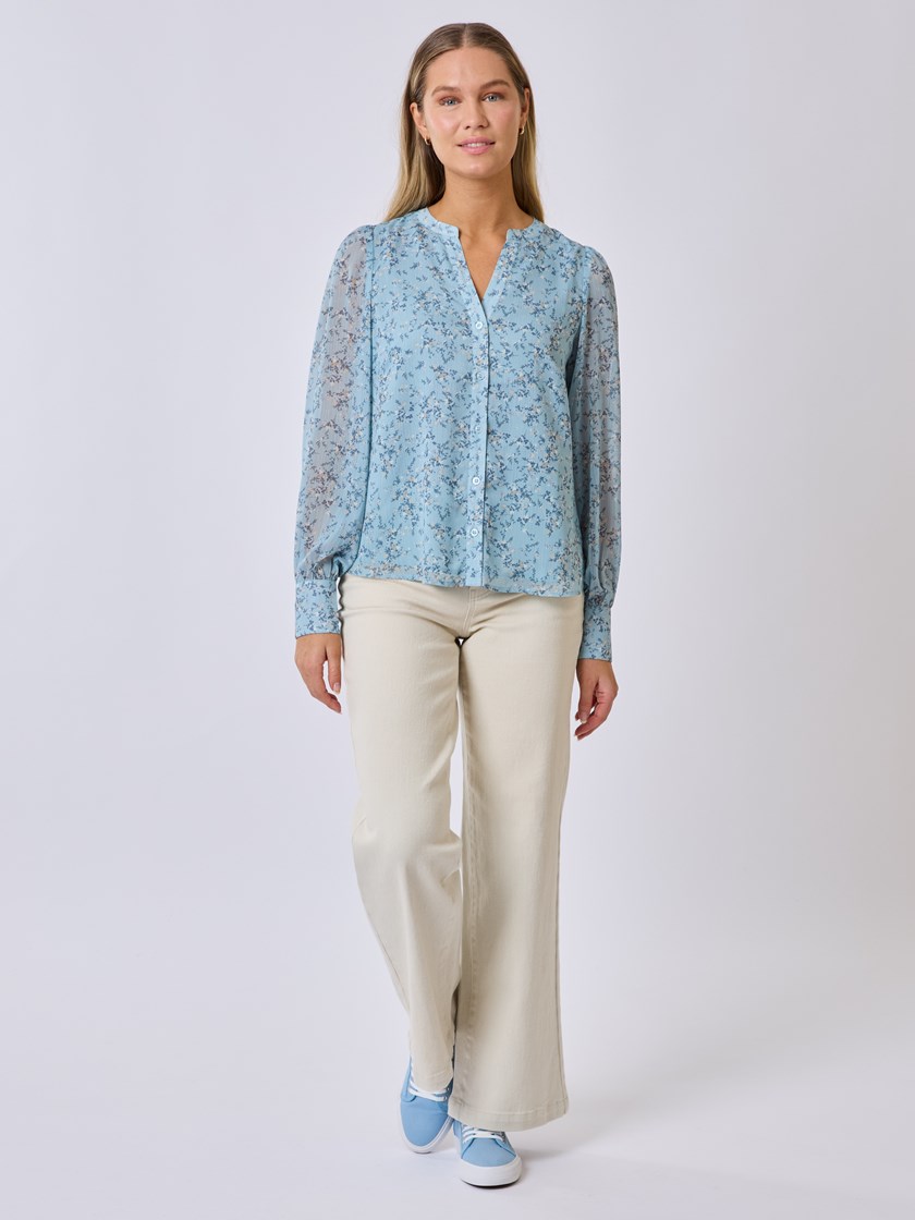 7510992 I5M 7510992_I5M-MELL-S25-Modell-Front_chn=vic_9294_Emmy bluse I5M.jpg_Front