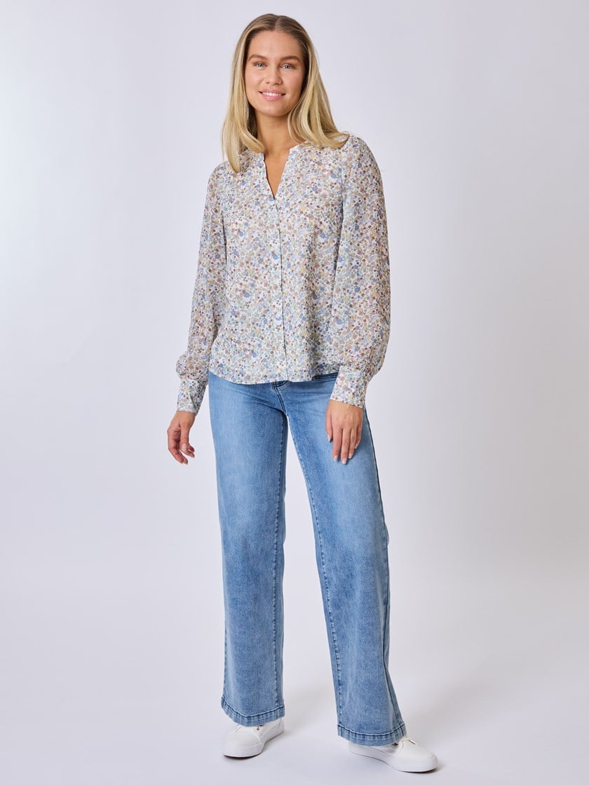 7510992 Q0K 7510992_Q0K-MELL-S25-Modell-Front_chn=vic_152_Emmy bluse Q0K.jpg_Front
