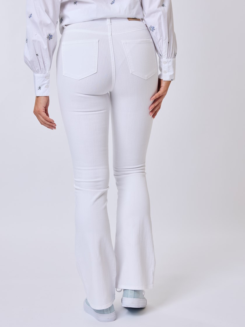 7511178 O68 7511178_O68-MELL-S25-Modell-Back_chn=vic_1509_Foxglove flare twill bukse O68.jpg_Back