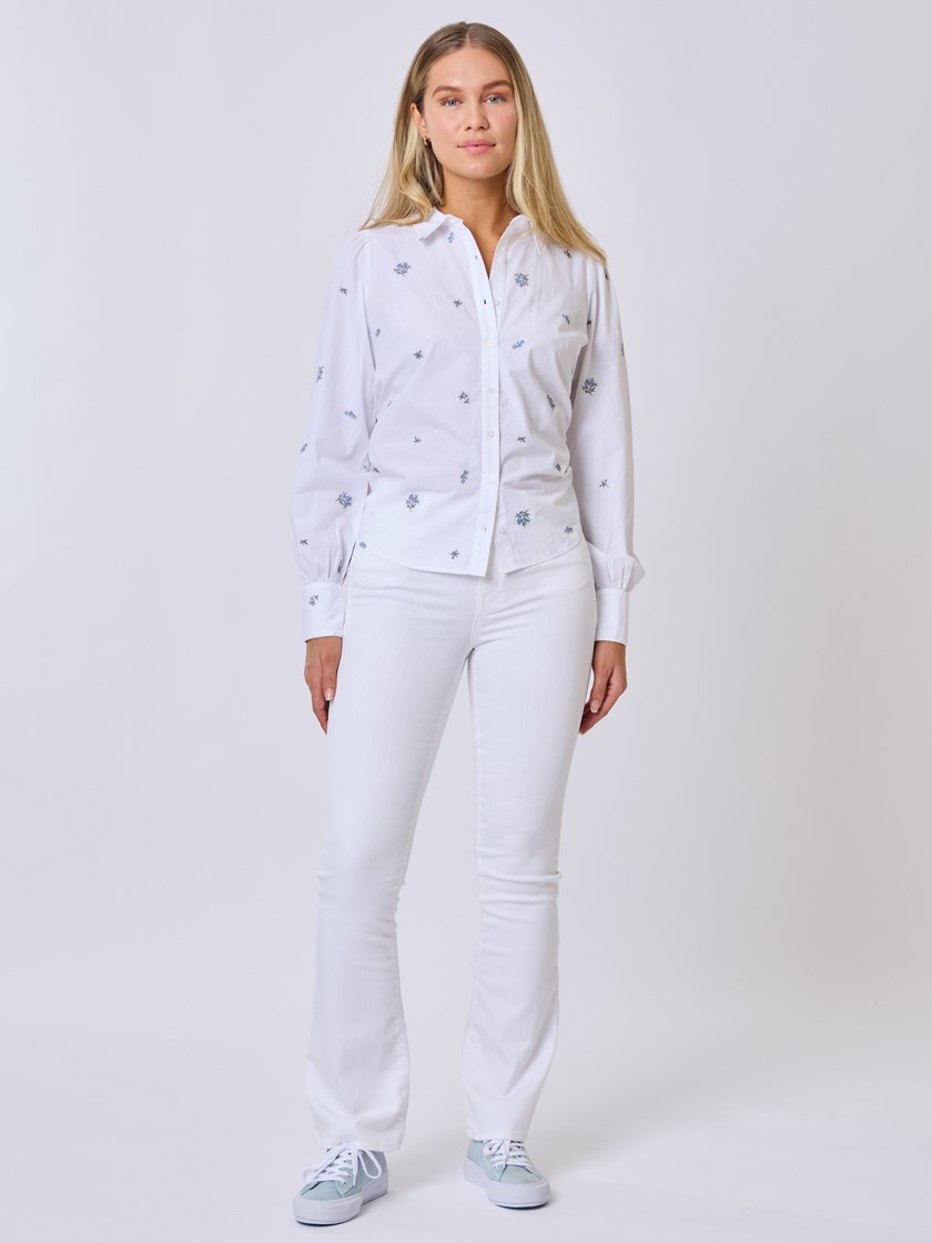 7511178 O68 7511178_O68-MELL-S25-Modell-Front_chn=vic_3609_Foxglove flare twill bukse O68.jpg_Front