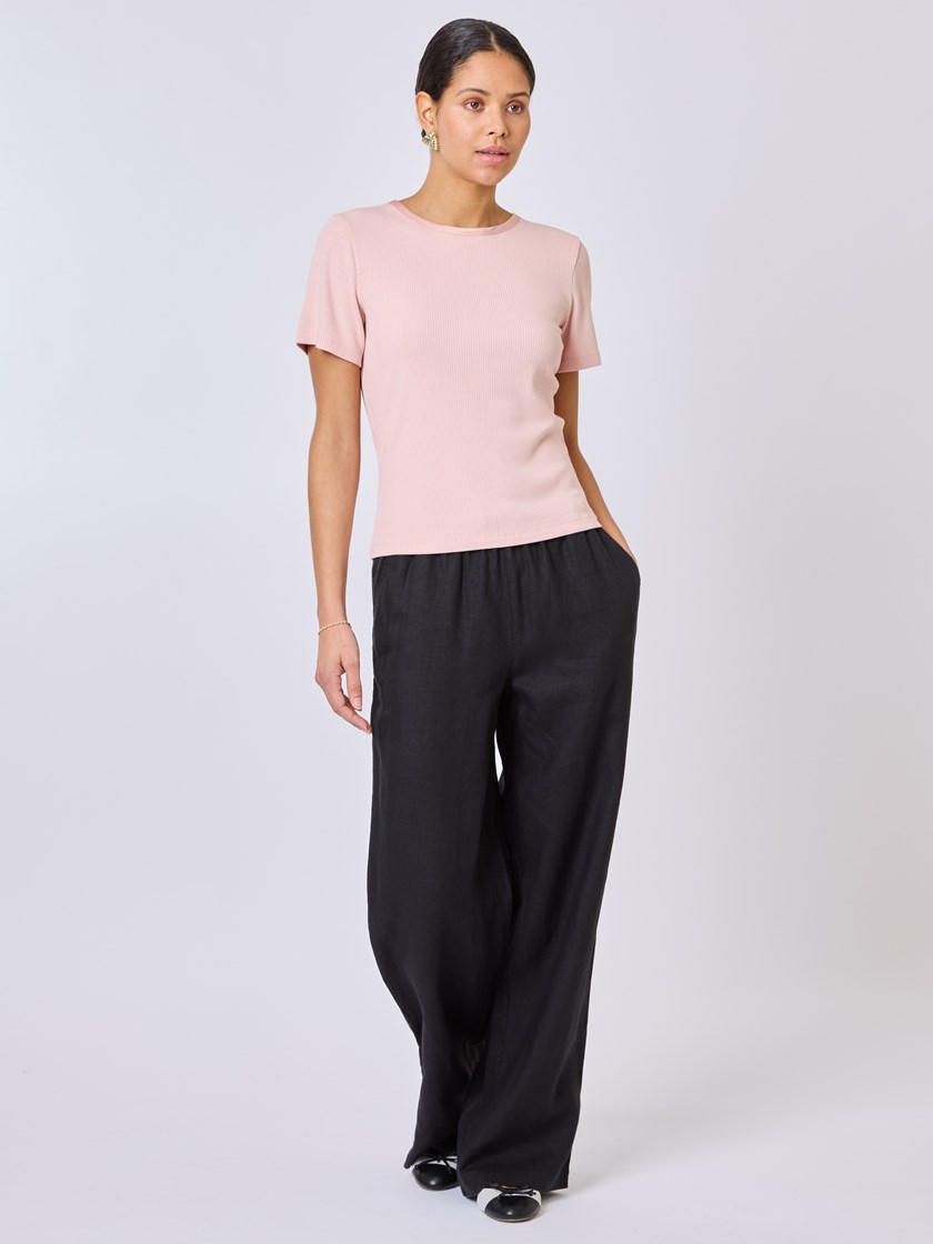 7511199 ID2 7511199_ID2-BLU-S25-Modell-Front_chn=vic_3862_Tula linbukse ID2.jpg_Front