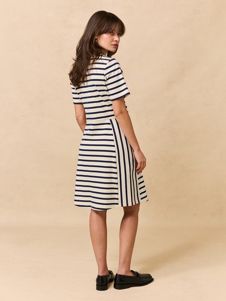 Grace stripet kjole 7511294_O79-JEANPAUL-H25-Front_1138.jpg_