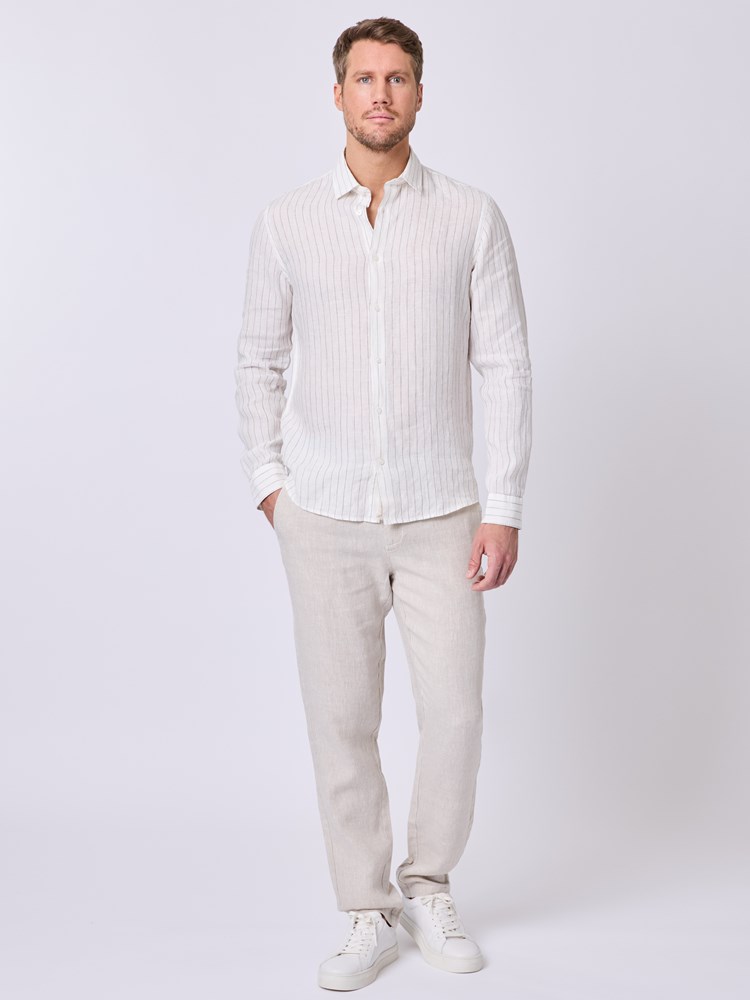 Conrad linskjorte 7511336_O79-VESB-H25-Modell-Front_chn=vic_6742_Conrad linskjorte O79.jpg_Front||Front