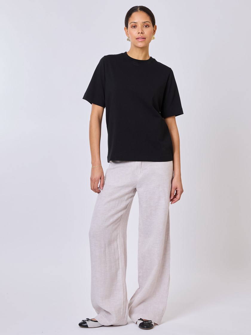 7511380 ID2 7511380_ID2-BLU-NOS-Modell-Front_chn=vic_1685_Annie t-skjorte ID2 7511380.jpg_Front||Front