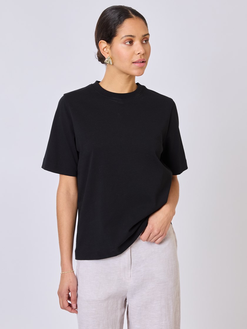 7511380 ID2 7511380_ID2-BLU-NOS-Modell-Front_chn=vic_5319_Annie t-skjorte ID2.jpg_Front||Front