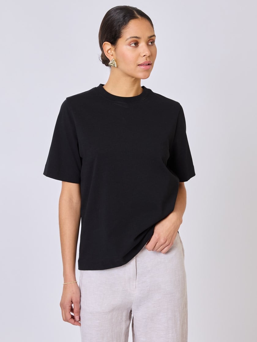 7511380 ID2 7511380_ID2-BLU-NOS-Modell-Front_chn=vic_5319_Annie t-skjorte ID2_Annie t-skjorte ID2 7511380.jpg_Front||Front