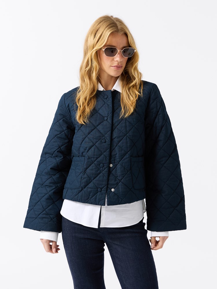 Heidi jakke 7511475_EM6_Jean Paul_Heidi Jakke_A25_Pre Fall (10)_Heidi jakke EM6.jpg_