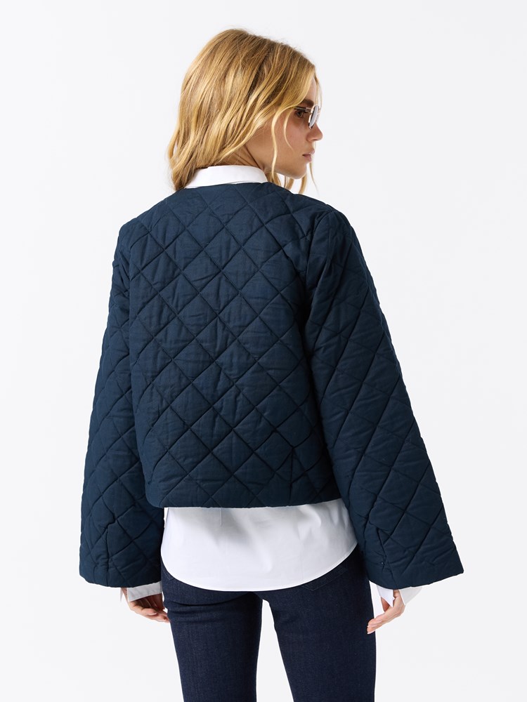 Heidi jakke 7511475_EM6_Jean Paul_Heidi Jakke_A25_Pre Fall (6)_Heidi jakke EM6.jpg_