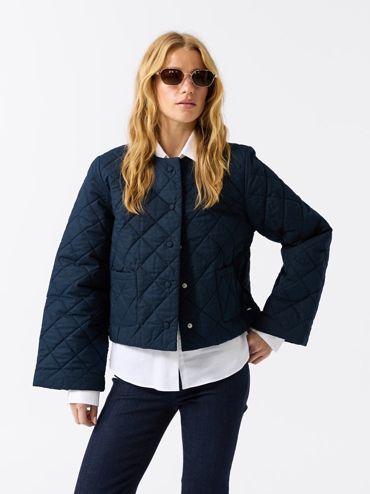 Heidi jakke 7511475_EM6_Jean Paul_Heidi Jakke_A25_Pre Fall (8)_Heidi jakke EM6.jpg_