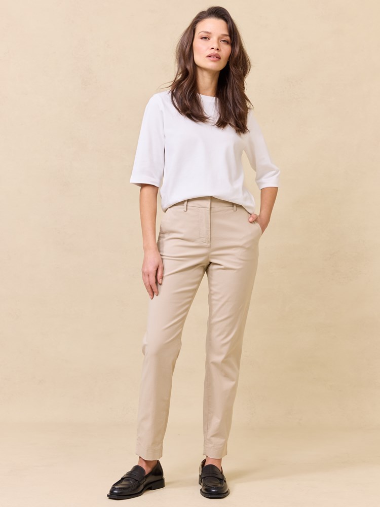 Caroline chino 7511482_I4Y_Jean Paul_Caroline Chinos_S25 (1)_Caroline chino I4Y.jpg_