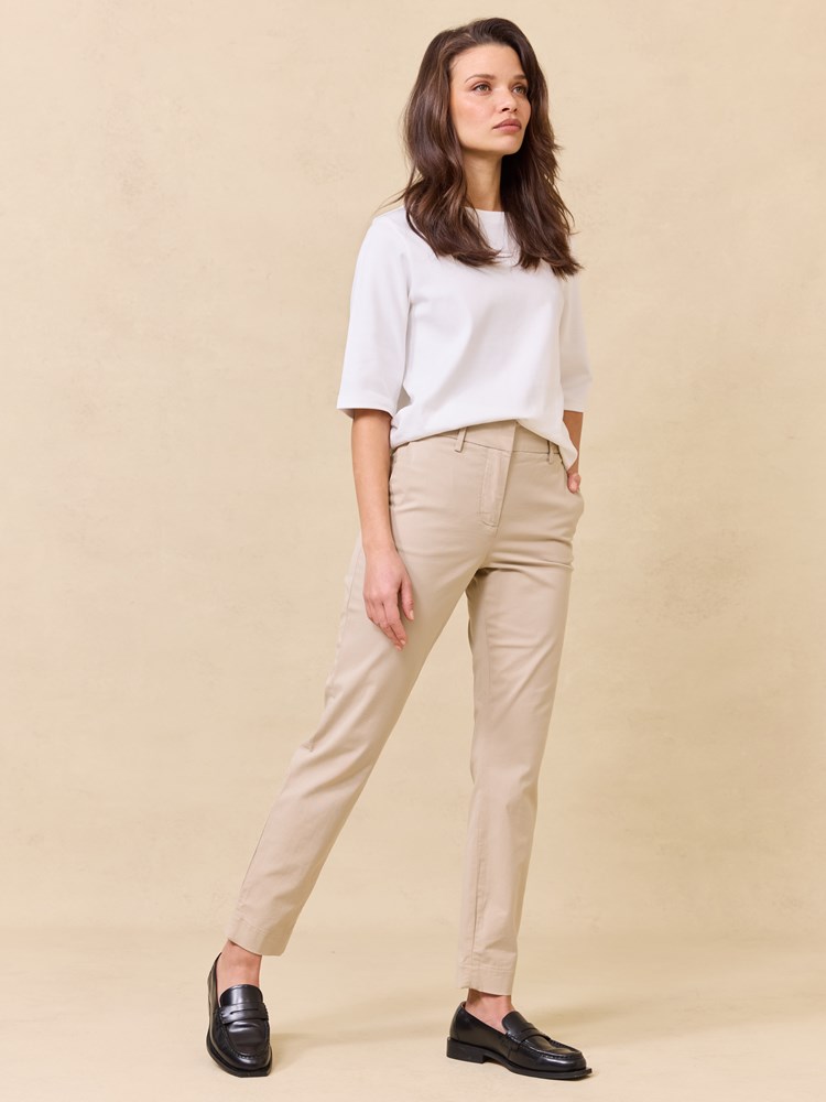 Caroline chino 7511482_I4Y_Jean Paul_Caroline Chinos_S25 (2)_Caroline chino I4Y.jpg_