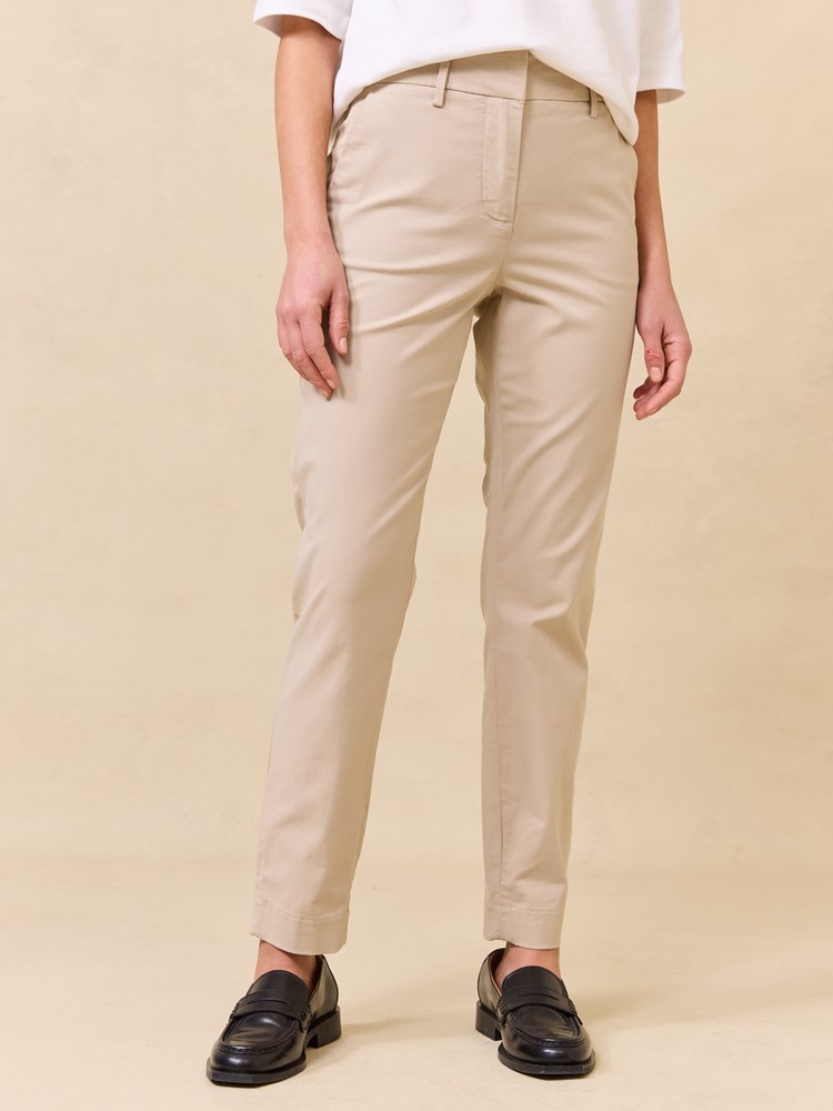 Caroline chino 7511482_I4Y_Jean Paul_Caroline Chinos_S25 (3)_Caroline chino I4Y.jpg_