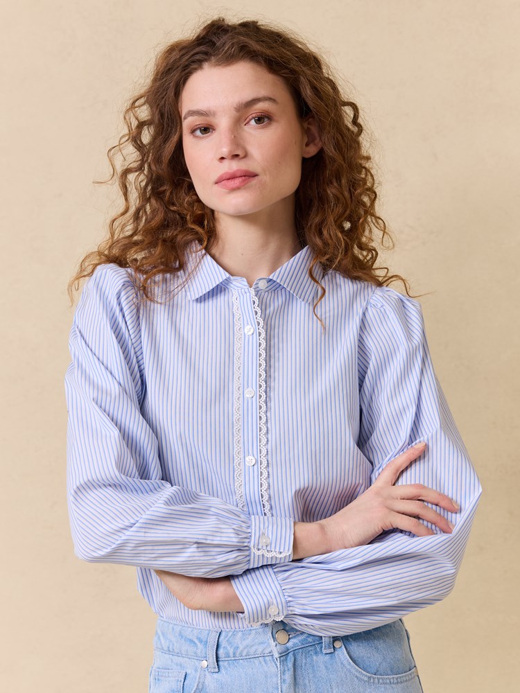 Johanna stripet skjorte 7511483_EN3_Jean Paul_Johanna Stripet Bluse_S25 (2)_Johanna stripet skjorte EN3_Johanna stripet skjorte EN3 7511483.jpg_