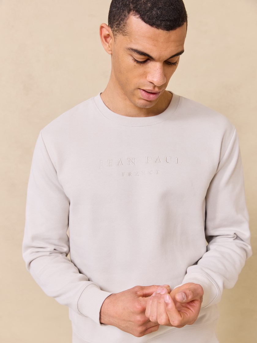 7511529 I3O 7511529_I3O-JEANPAUL-A25-Modell-Front_5812_Royan collegegenser I3O.jpg_