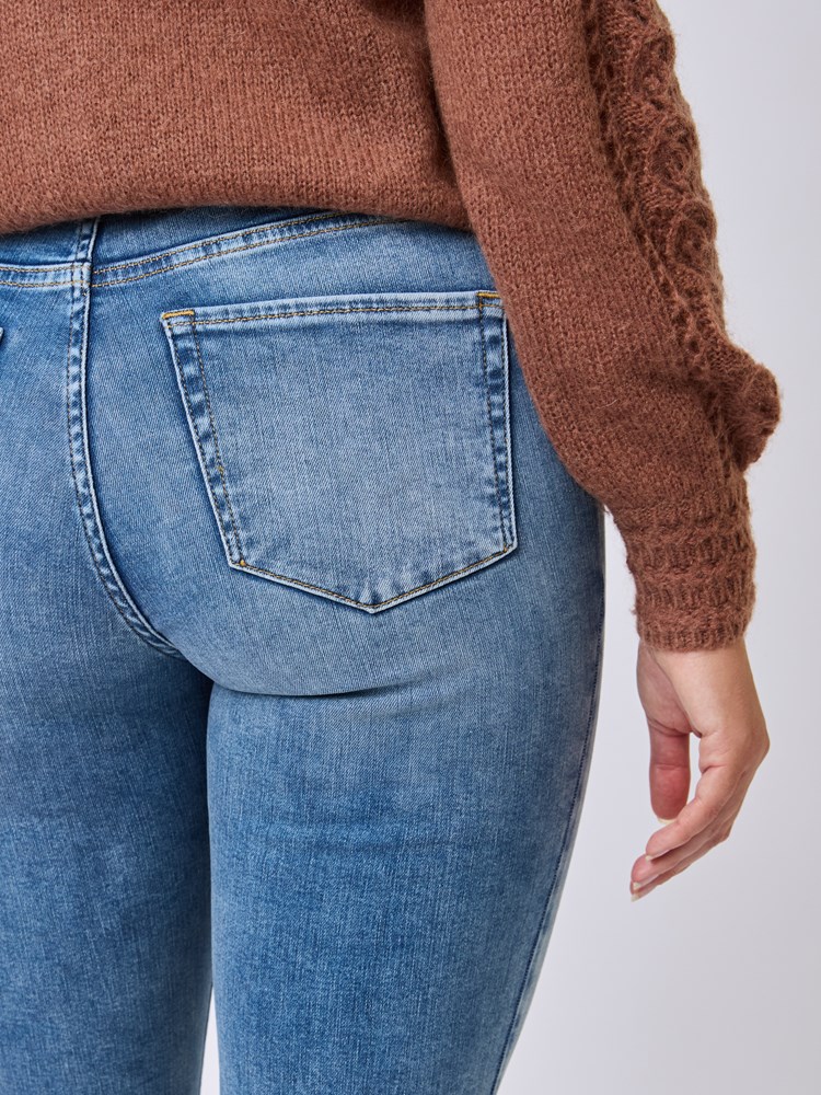 Foxglove flare jeans 7511609_DAD-MELL-S25-details_chn=vic_22_Foxglove flare jeans DAD_Foxglove flare jeans DAD 7511609.jpg_