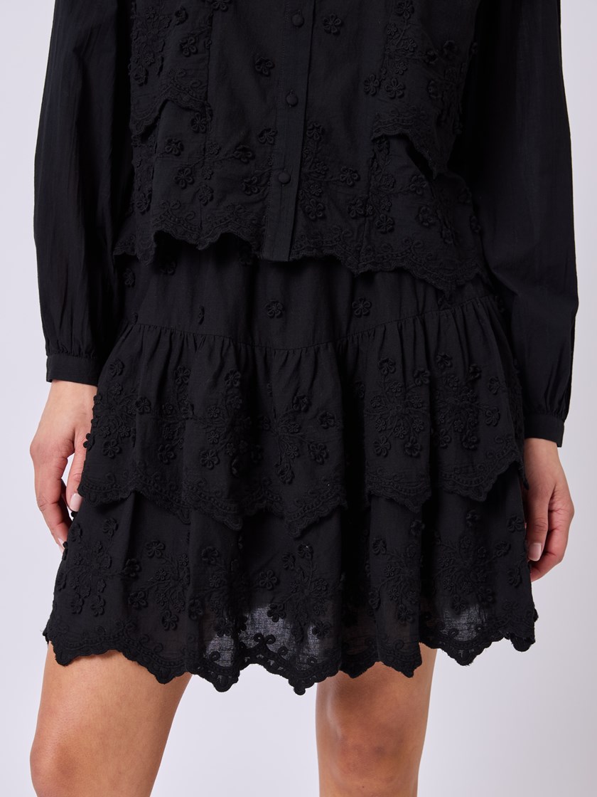 7511680 ID2 7511680_ID2-BLU-H25-Modell-Front_chn=vic_7107_Monique skjørt ID2.jpg_Front||Front