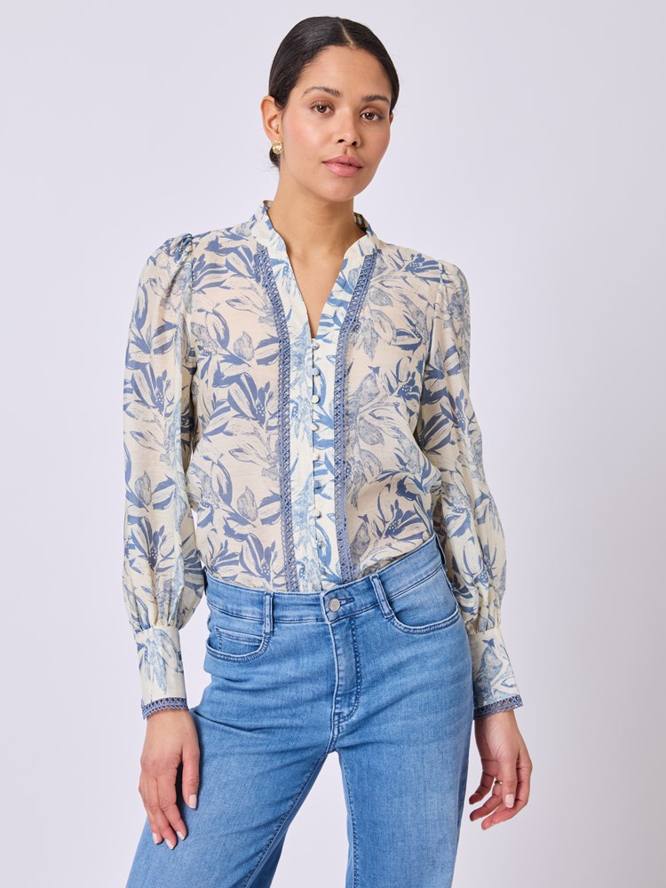 Selma bluse 7511760_S48-BLU-H25-Modell-Front_chn=vic_4713_Selma bluse S48_Selma bluse S48 7511760.jpg_Front||Front