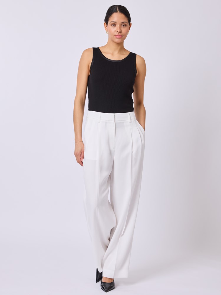 Sara bukse 7511825_O68-BLU-H25-Modell-Front_chn=vic_1554_Sara bukse O68_Sara bukse O68 7511825.jpg_Front||Front