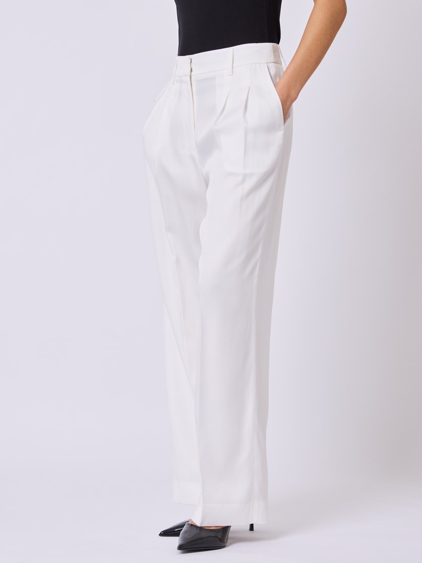 7511825 O68 7511825_O68-BLU-H25-Modell-Front_chn=vic_3199_Sara bukse O68.jpg_Front||Front