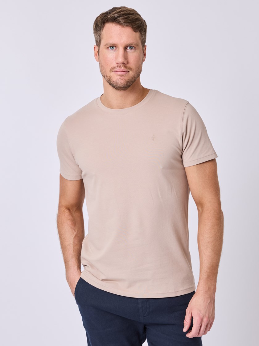 7511917 I6F 7511917_I6F-VESB-H25-Modell-Front_chn=vic_224_Aviator t-skjorte I6F.jpg_Front||Front