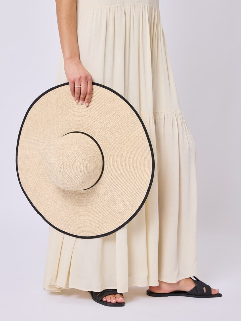 7511943 A8Q 7511943_A8Q-BLU-H25-Modell-Front_chn=vic_9878_Riviera hatt A8Q.jpg_Front||Front