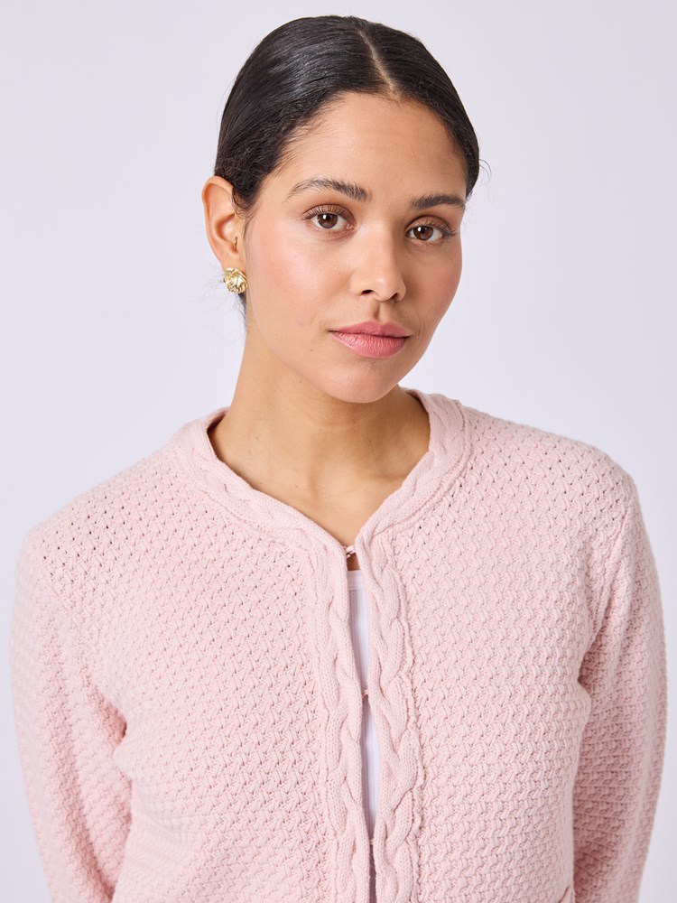 Adele cardigan 7511954_MGR-BLU-H25-Modell-Front_chn=vic_6252_Adele cardigan MGR_Adele cardigan MGR 7511954.jpg_Front||Front