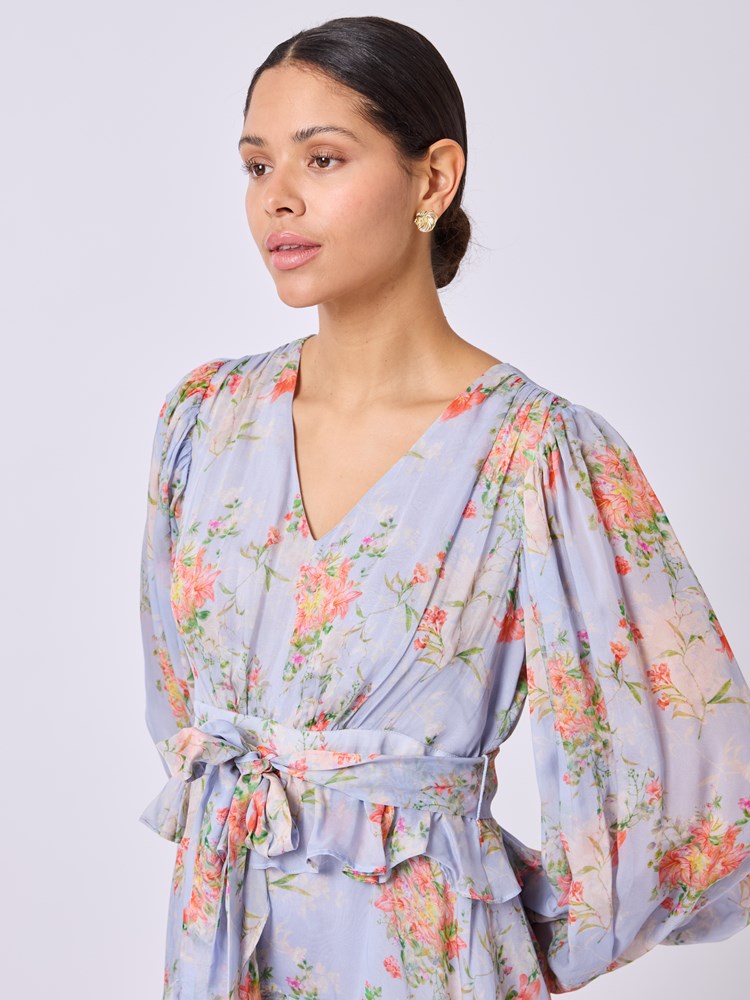 Bella kjole 7511976_S48-BLU-H25-Modell-Front_chn=vic_9450_Bella kjole S48.jpg_Front||Front