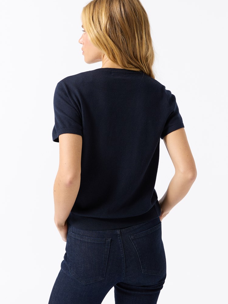 Angie genser 7511983_EM6_Jean Paul_Angie Genser_A25 (3)_Angie genser EM6 7511983.jpg_