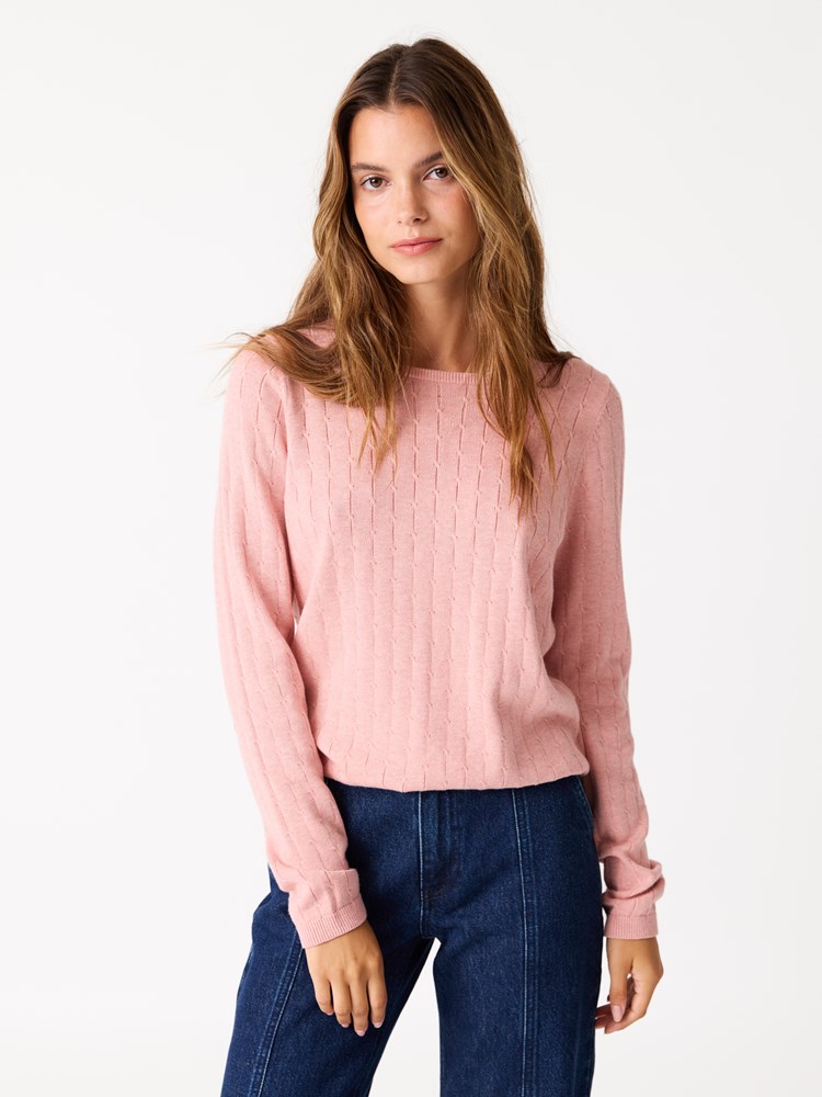 Isadora genser 7511987_ADM-JEANPAUL-W25-Modell-Front_9709_Isadora genser ADM.jpg_