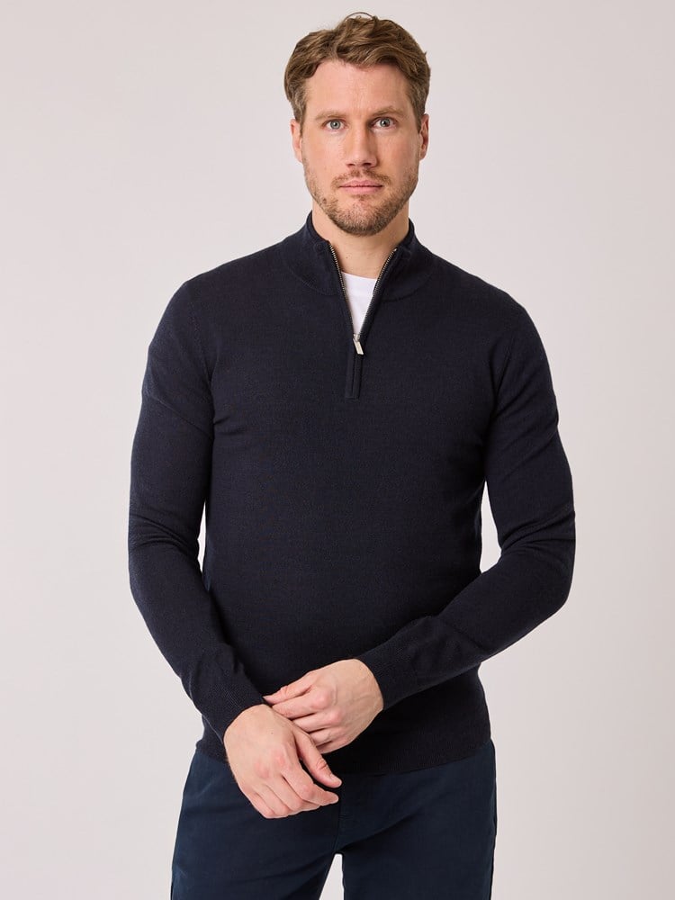Ledger merino zip neck 7512026_EGC-VESB-A25-Modell-Front_chn=vic_718_Ledger merino zip neck EGC.jpg_Front||Front