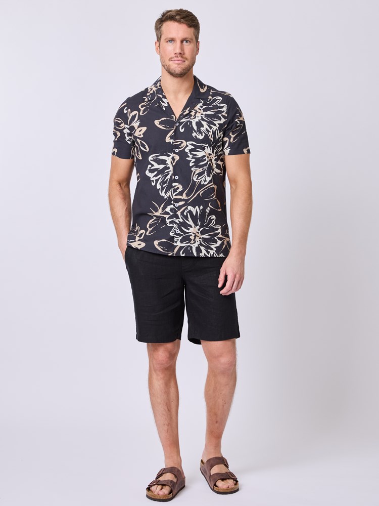Lincott printet skjorte 7512072_C18-VESB-H25-Modell-Front_chn=vic_2076_Lincott printet skjorte C18_Lincott printet skjorte C18 7512072.jpg_Front||Front