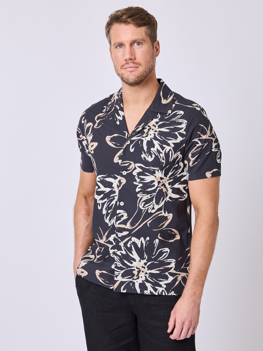 7512072 C18 7512072_C18-VESB-H25-Modell-Front_chn=vic_5451_Lincott printet skjorte C18.jpg_Front||Front