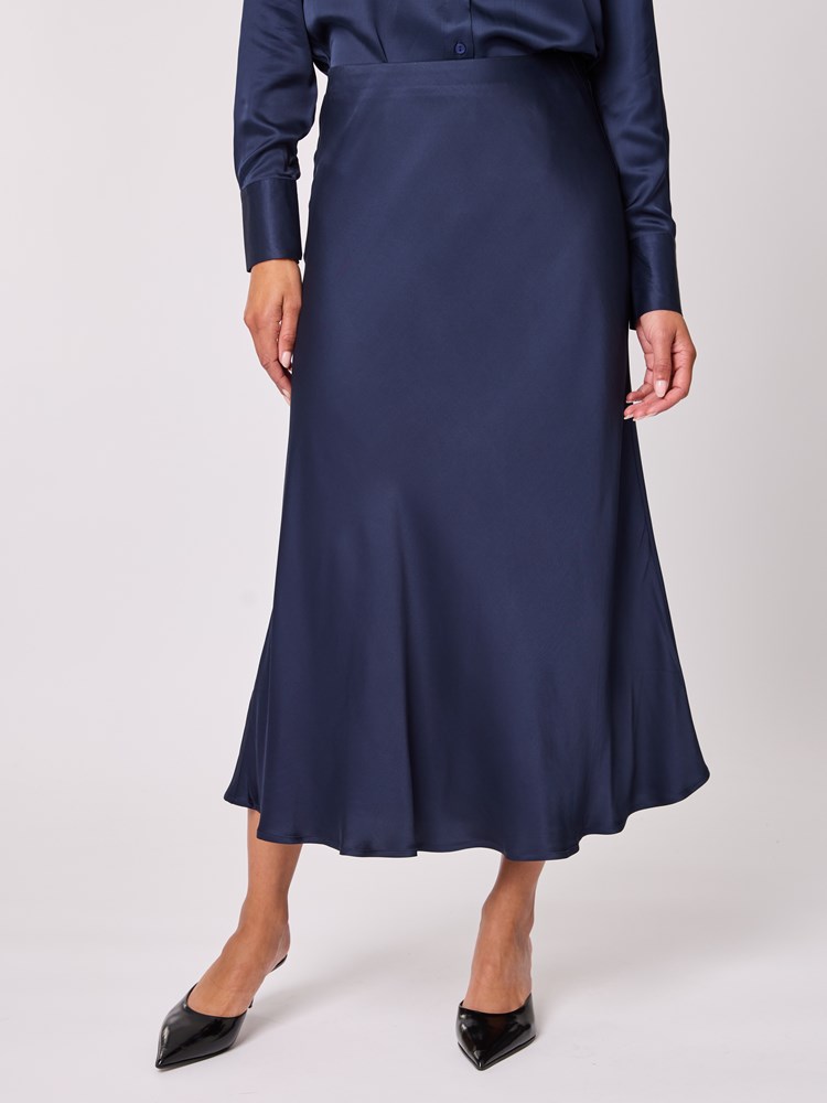 Gina skjørt 7512239_EM6-BLU-A25-Modell-Front_chn=vic_1687.jpg_Front||Front