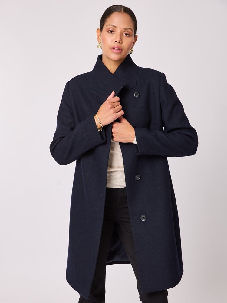 Sandra kåpe 7512263_EM6-BLU-A25-Modell-Front_chn=vic_2537_Sandra kåpe EM6.jpg_Front||Front