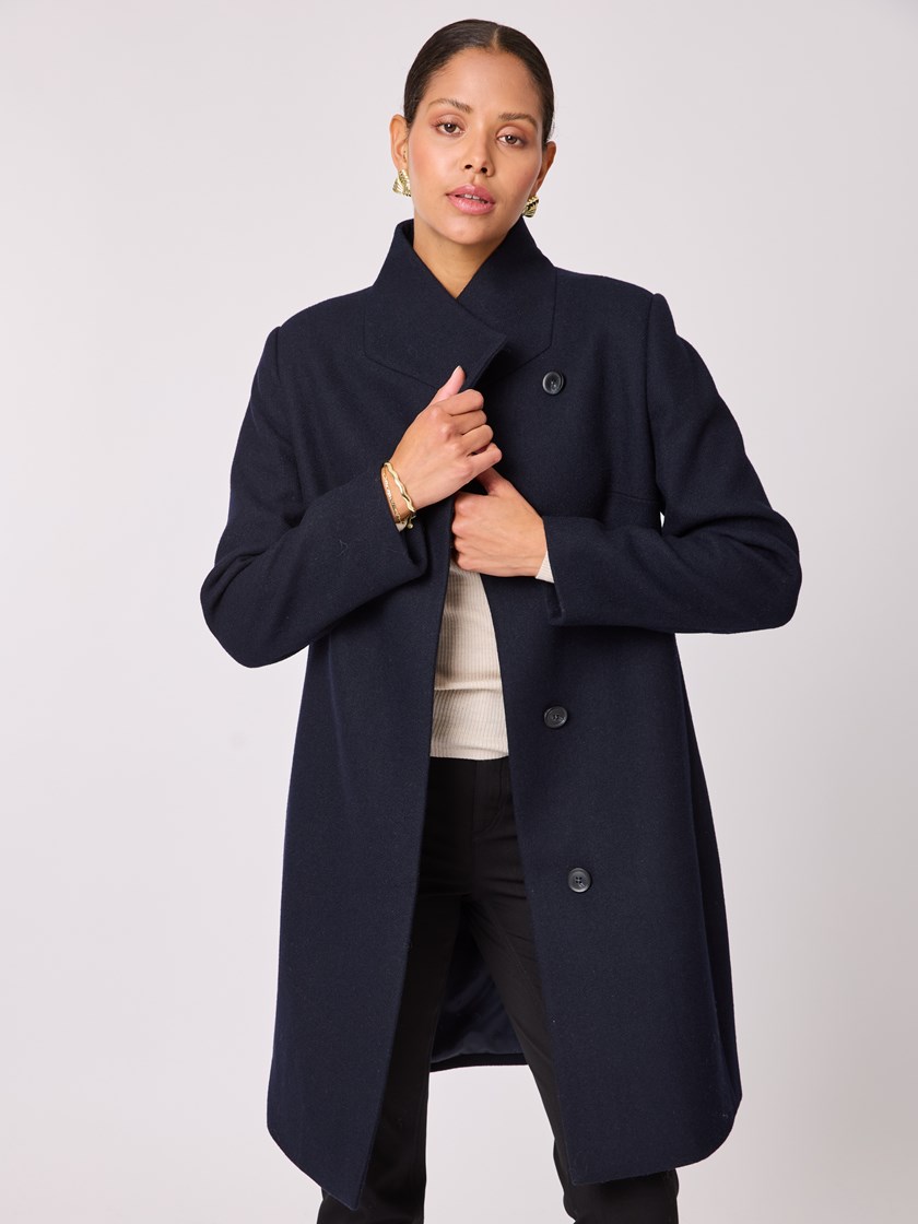 7512263 EM6 7512263_EM6-BLU-A25-Modell-Front_chn=vic_2537_Sandra kåpe EM6.jpg_Front||Front