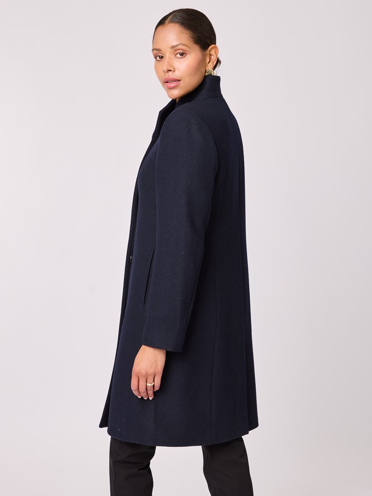 Sandra kåpe 7512263_EM6-BLU-A25-Modell-Front_chn=vic_4310.jpg_Front||Front