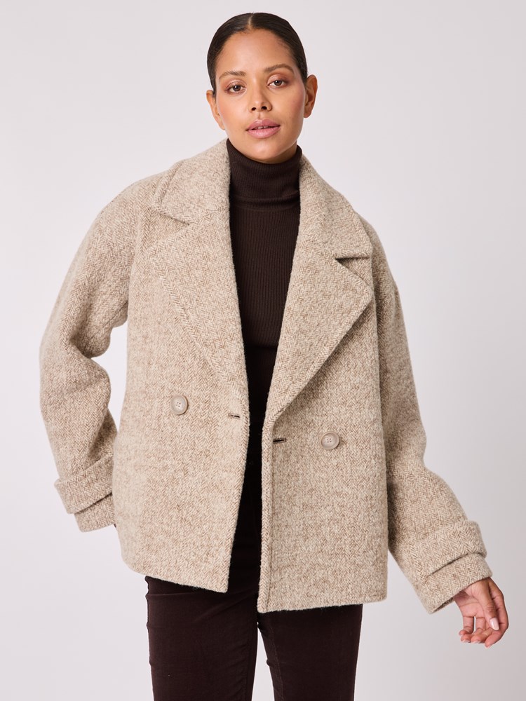 Karola Jakke 7512264_S88-BLU-A25-Modell-Front_chn=vic_3810.jpg_Front||Front